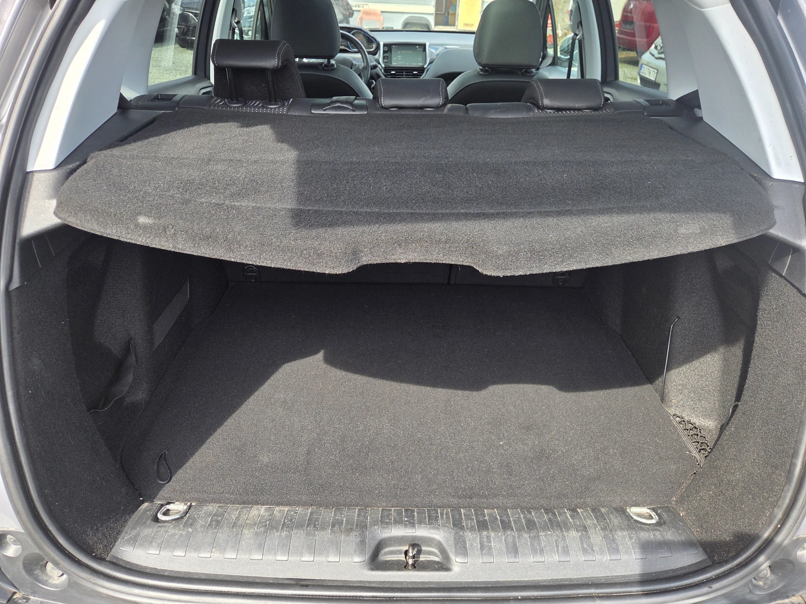 Peugeot 2008 1.5 HDi-Фул екстри , снимка 12 - Автомобили и джипове - 53984186