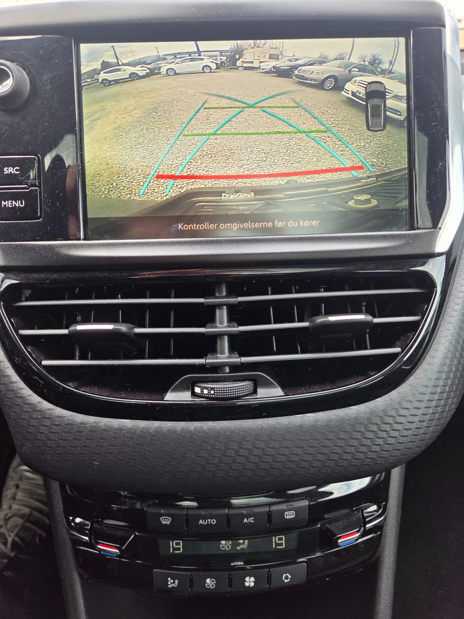 Peugeot 2008 1.5 HDi-Фул екстри , снимка 9 - Автомобили и джипове - 53984186