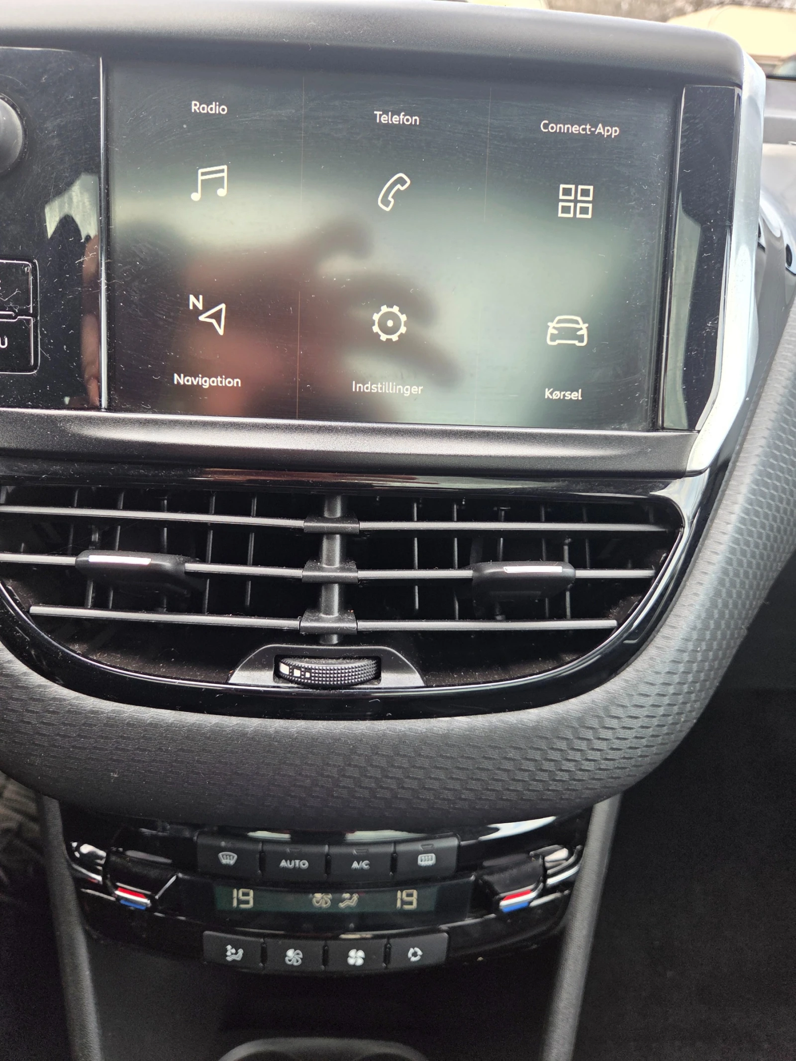 Peugeot 2008 1.5 HDi-Фул екстри , снимка 8 - Автомобили и джипове - 53984186