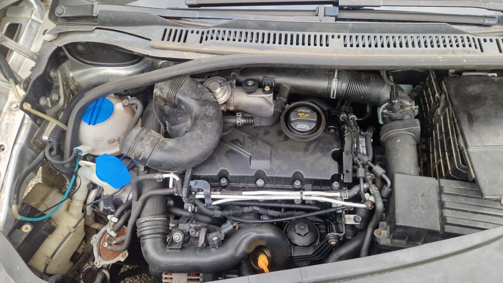 VW Touran 1.9tdi, снимка 10 - Автомобили и джипове - 54768924