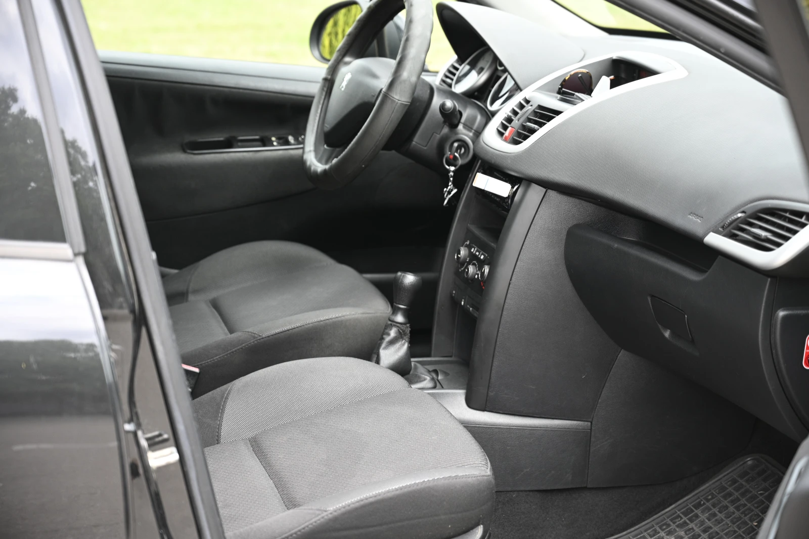 Peugeot 207 1.4, снимка 8 - Автомобили и джипове - 54963238