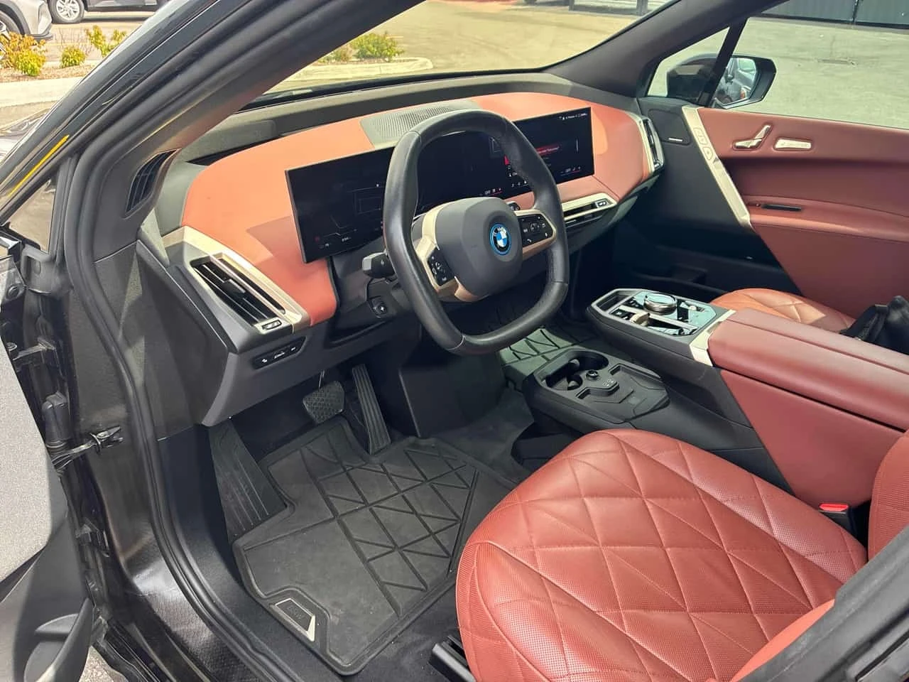 BMW iX * M60 xDrive * АВТОКРЕДИТ БЕЗ ПЪРВОНАЧАЛНА* , снимка 5 - Автомобили и джипове - 55734952