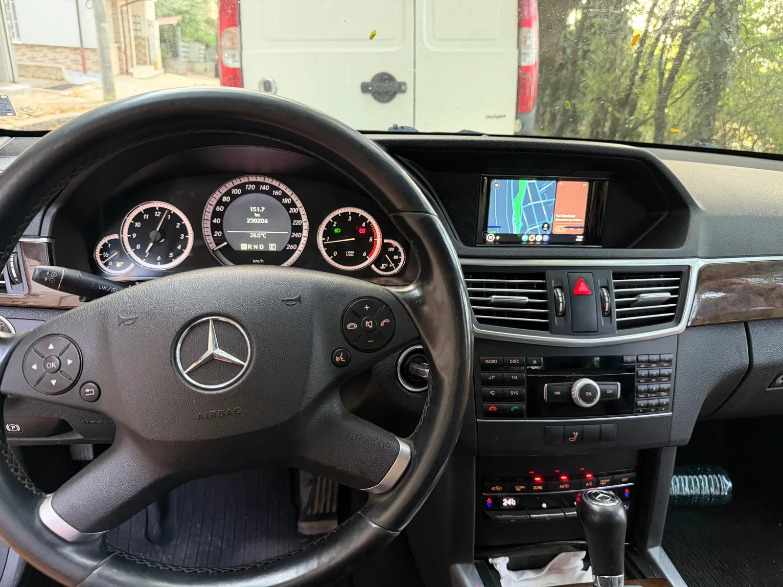 Mercedes-Benz E 200, снимка 5 - Автомобили и джипове - 55879900