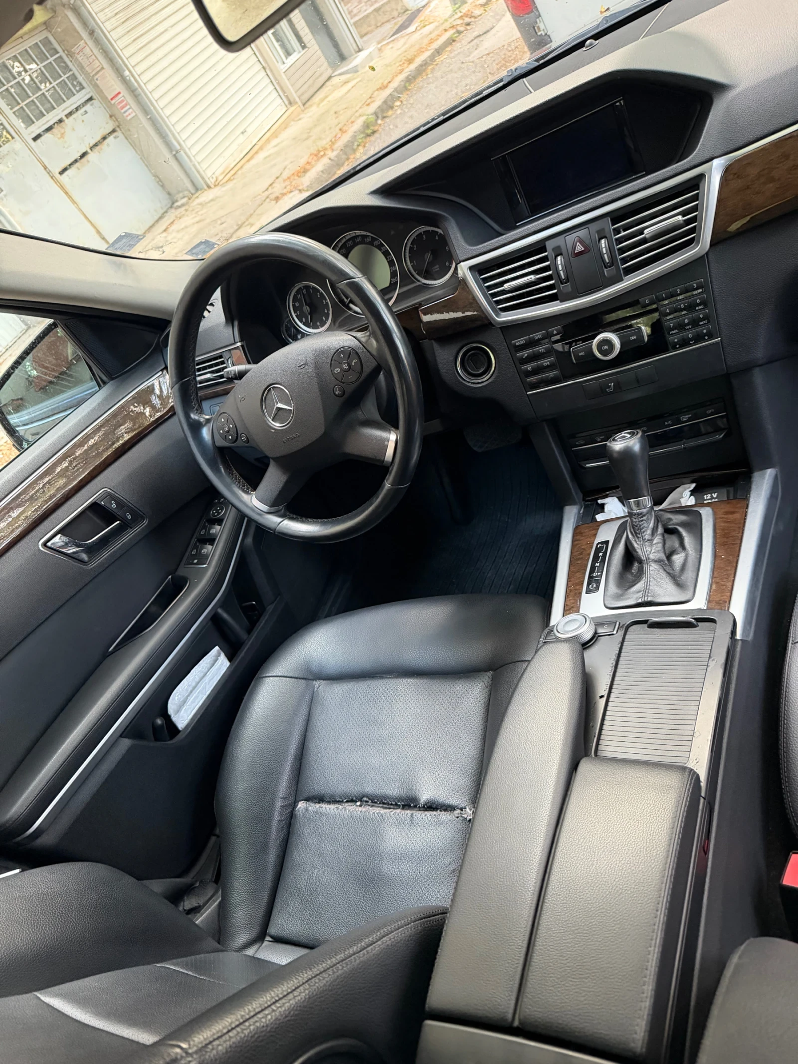 Mercedes-Benz E 200, снимка 14 - Автомобили и джипове - 55879900