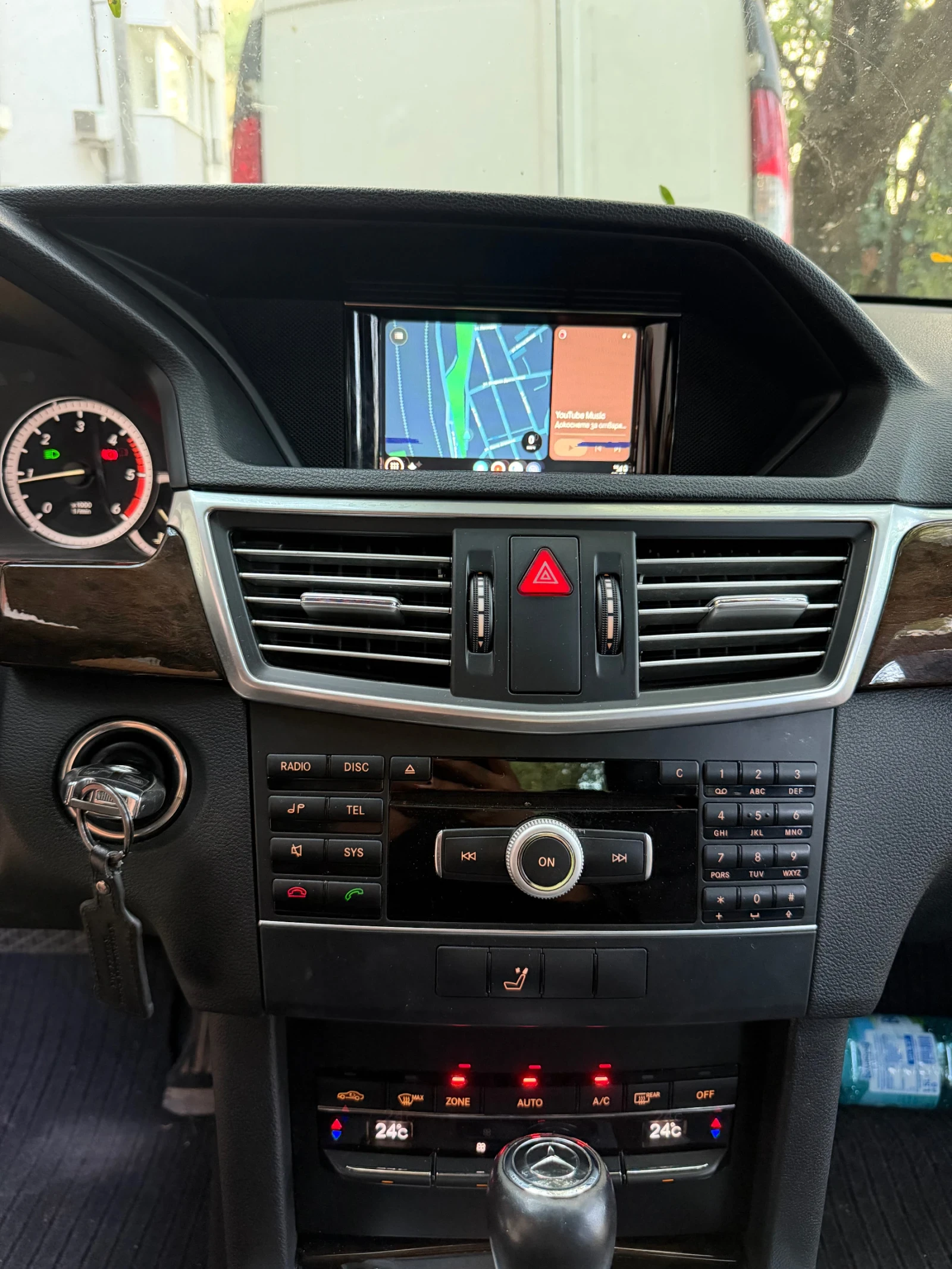 Mercedes-Benz E 200, снимка 16 - Автомобили и джипове - 55879900