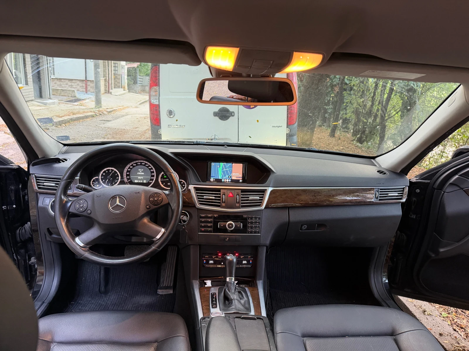 Mercedes-Benz E 200, снимка 4 - Автомобили и джипове - 55879900