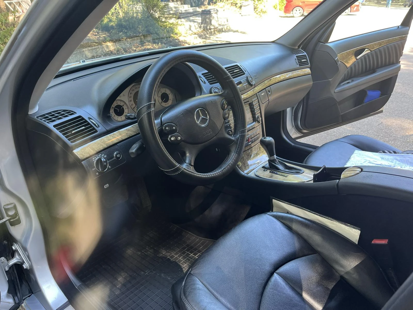Mercedes-Benz E 320 4MATIC AVANGARDE, снимка 5 - Автомобили и джипове - 56210243