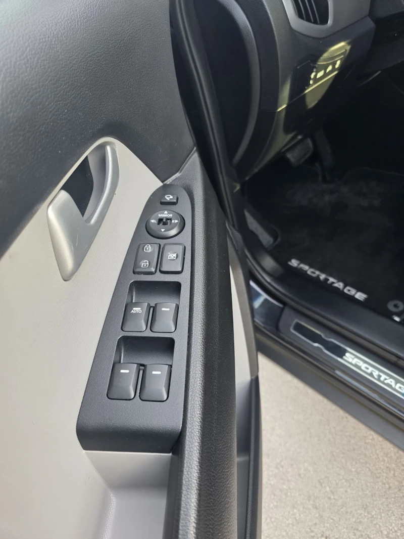 Kia Sportage Kia Sportage 2.0 CRDi Platinum Edition 4x4   ПЪ, снимка 10 - Автомобили и джипове - 52555141