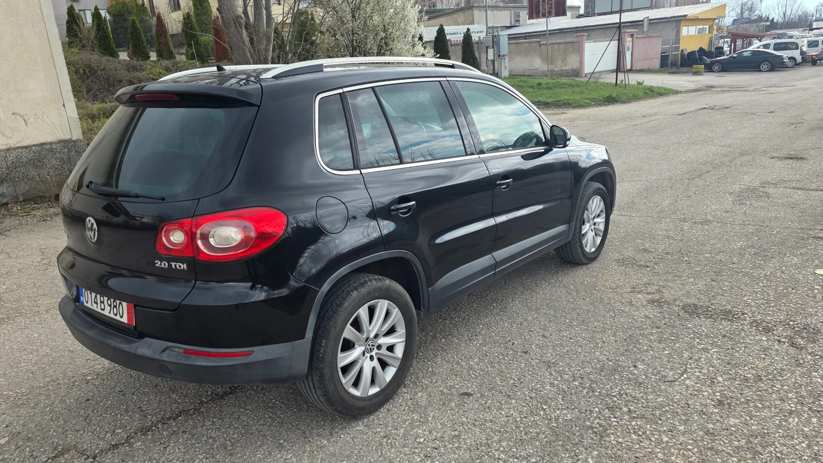 VW Tiguan 2.0tdi 4x4 automat, снимка 15 - Автомобили и джипове - 54083805