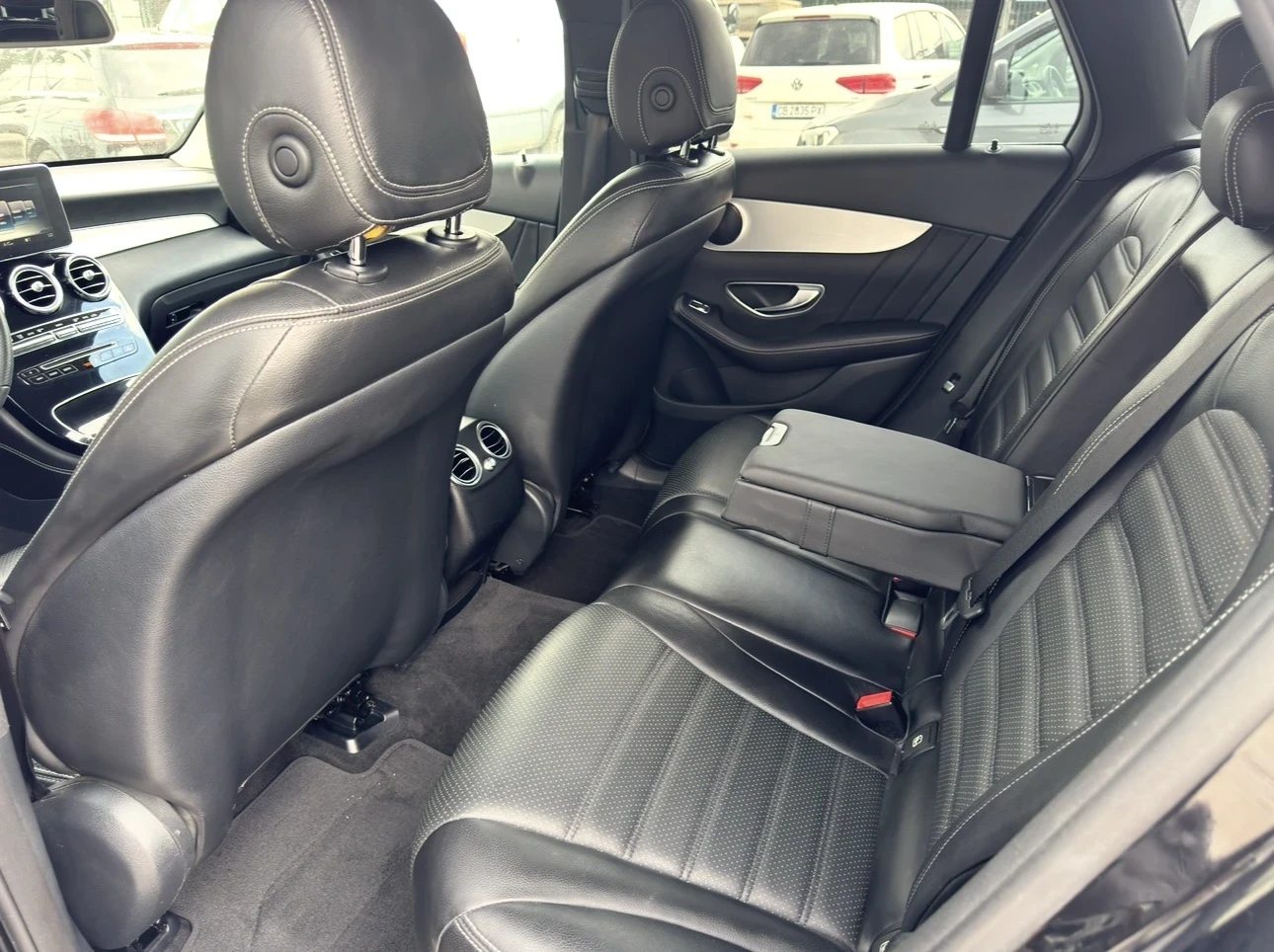 Mercedes-Benz GLC 250  4 MATIC / AMG /  FULL LED / KEY LESS / NAVI, снимка 16 - Автомобили и джипове - 55598658