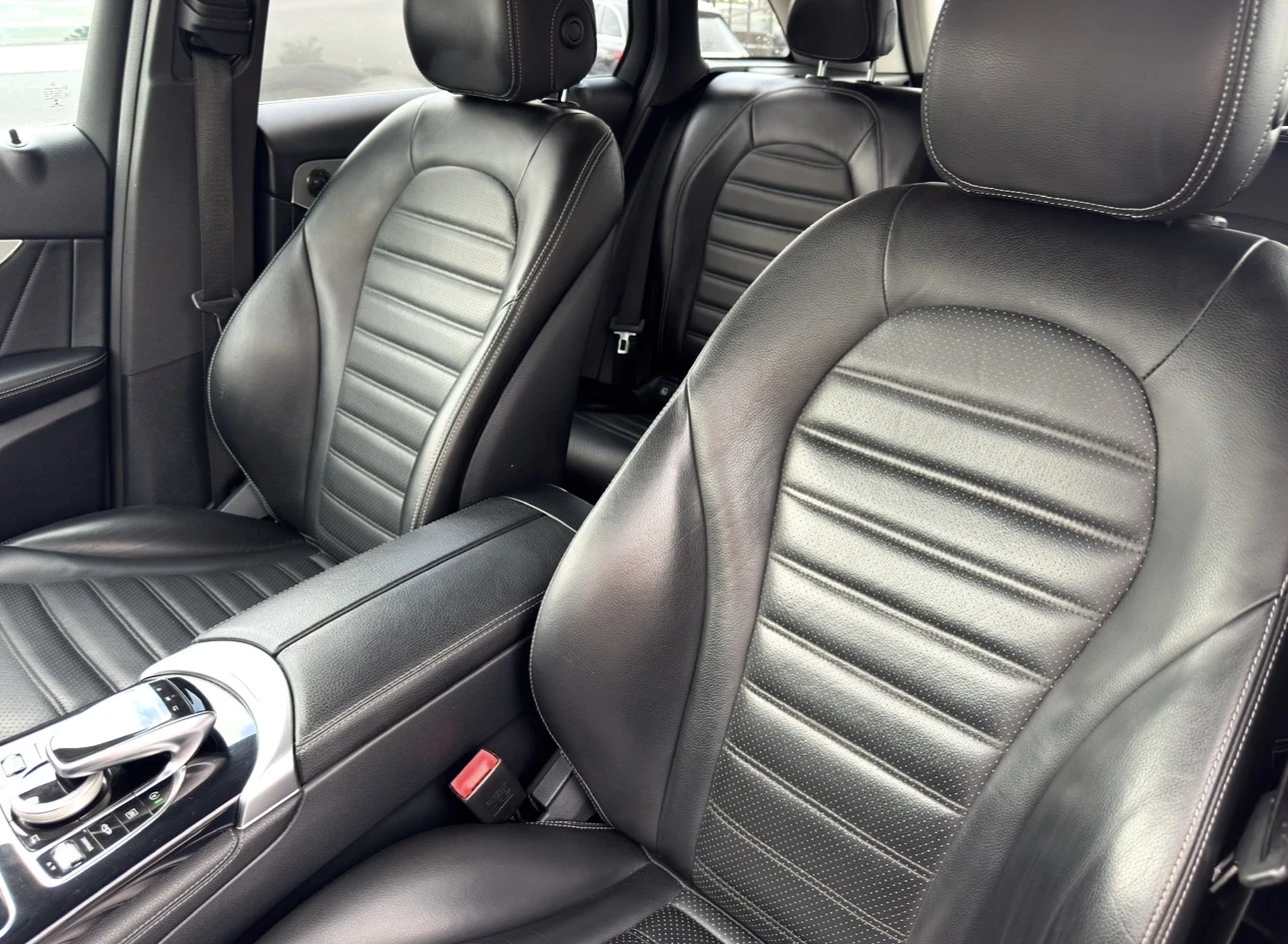 Mercedes-Benz GLC 250  4 MATIC / AMG /  FULL LED / KEY LESS / NAVI, снимка 12 - Автомобили и джипове - 55598658