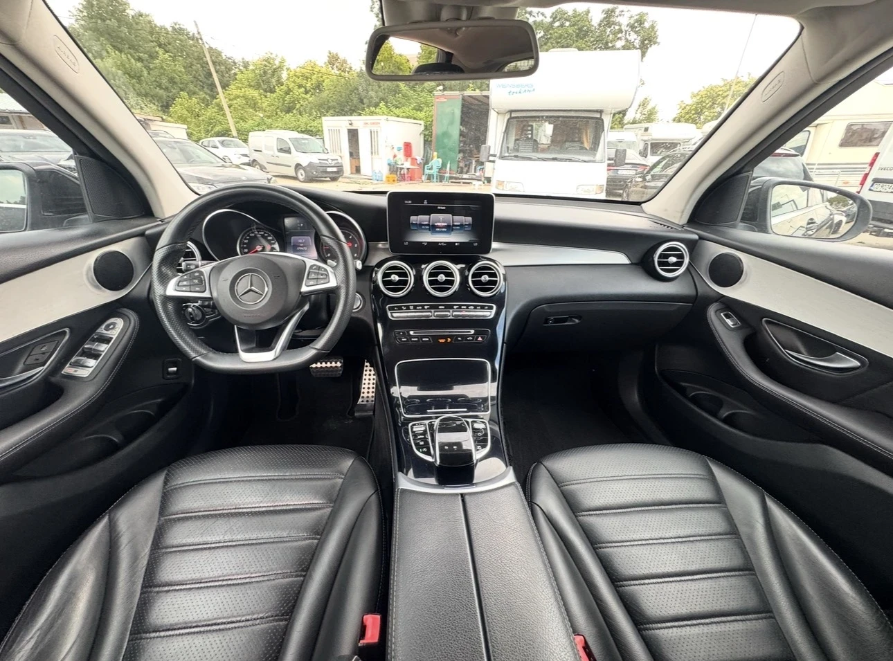 Mercedes-Benz GLC 250  4 MATIC / AMG /  FULL LED / KEY LESS / NAVI, снимка 11 - Автомобили и джипове - 55598658