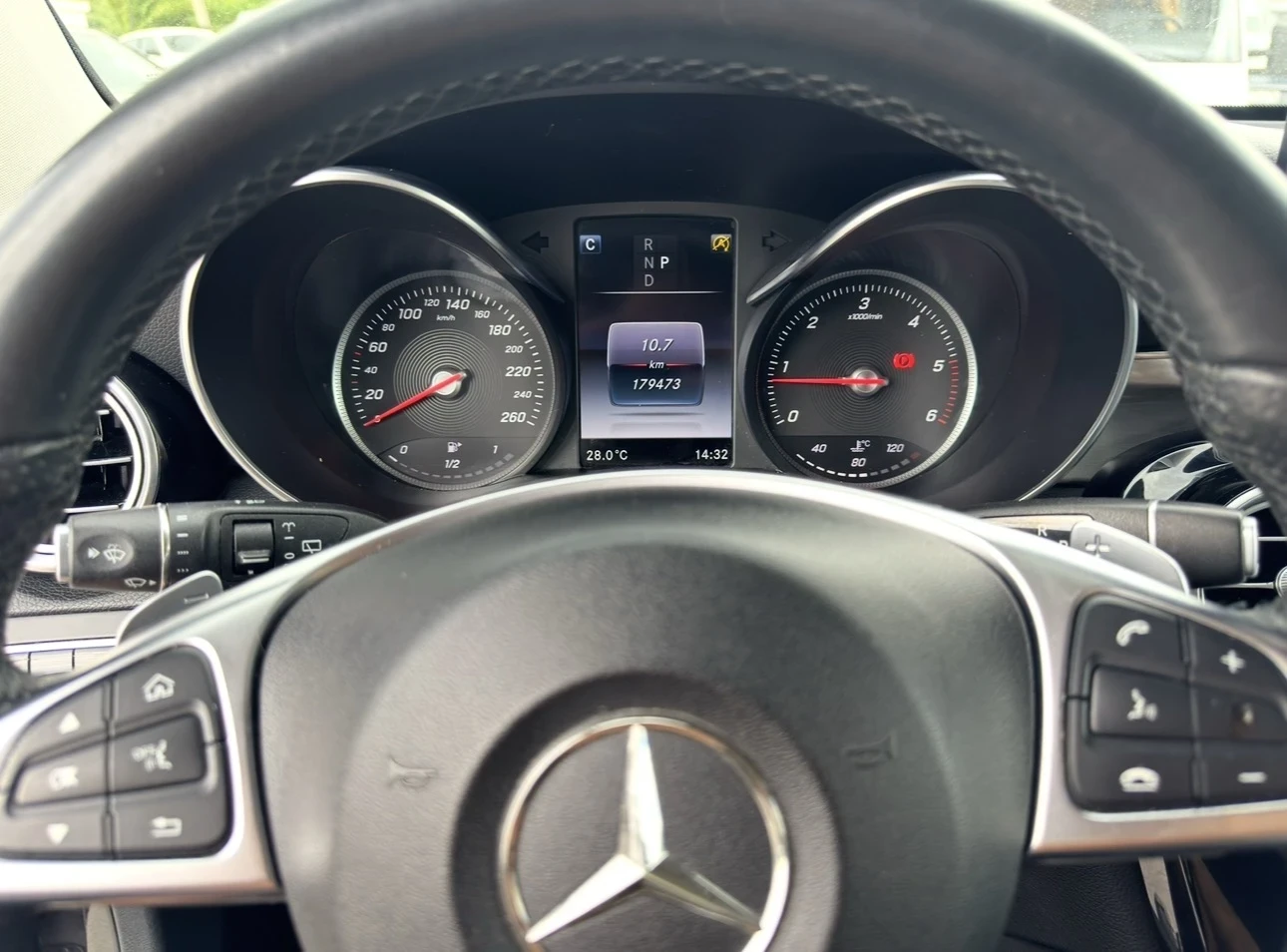 Mercedes-Benz GLC 250  4 MATIC / AMG /  FULL LED / KEY LESS / NAVI, снимка 15 - Автомобили и джипове - 55598658