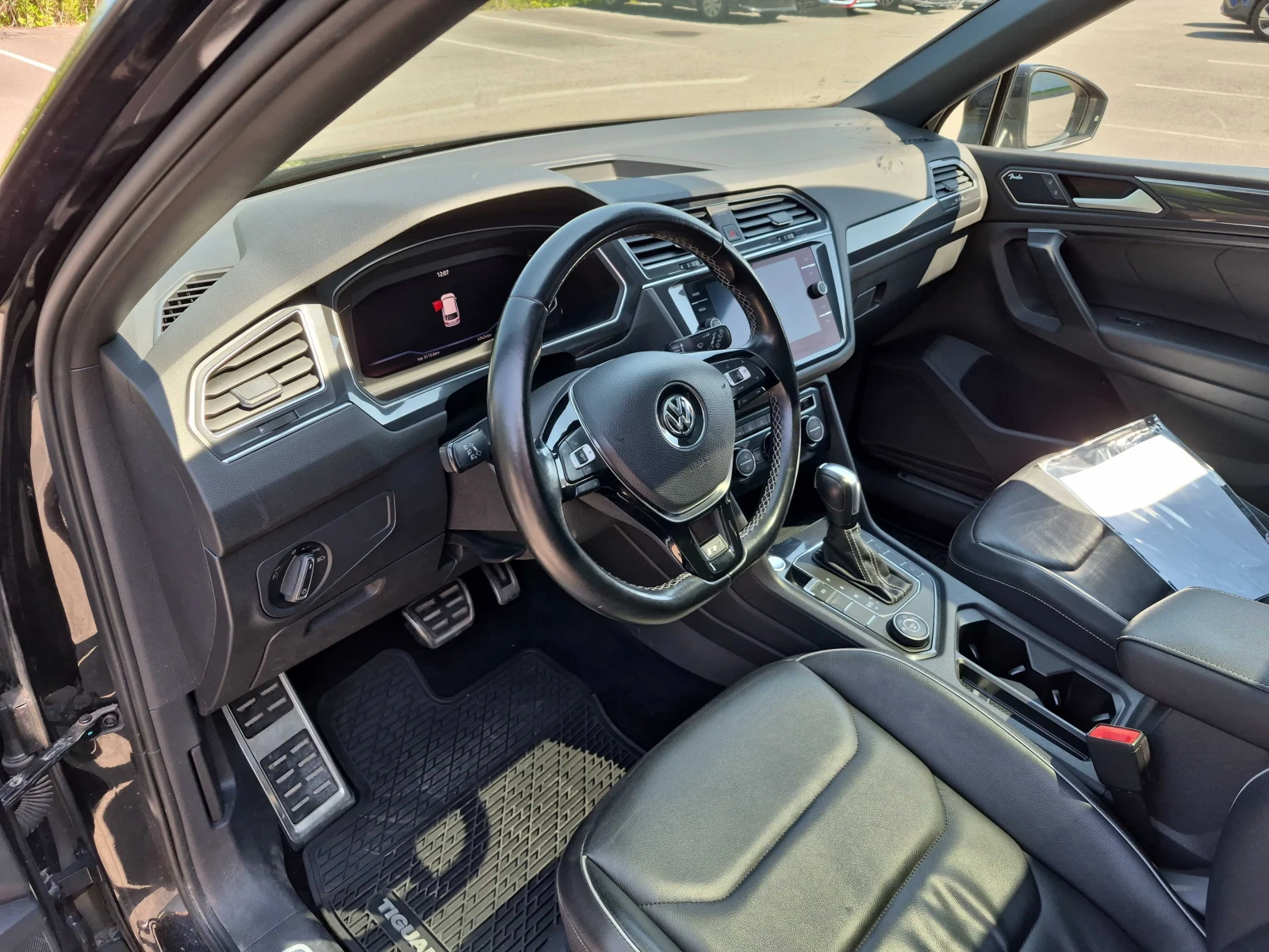 VW Tiguan  Highline / ПАНОРАМА / АВТОКРЕДИТ , снимка 7 - Автомобили и джипове - 55953647