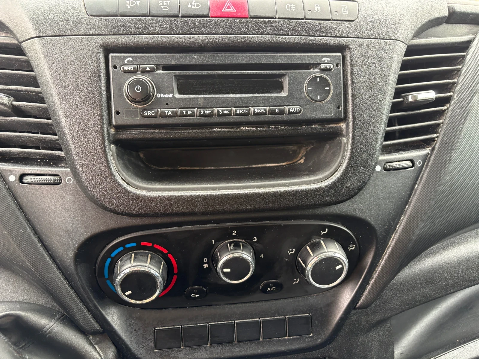 Iveco Daily 35S15 Euro 5, снимка 13 - Бусове и автобуси - 54206354