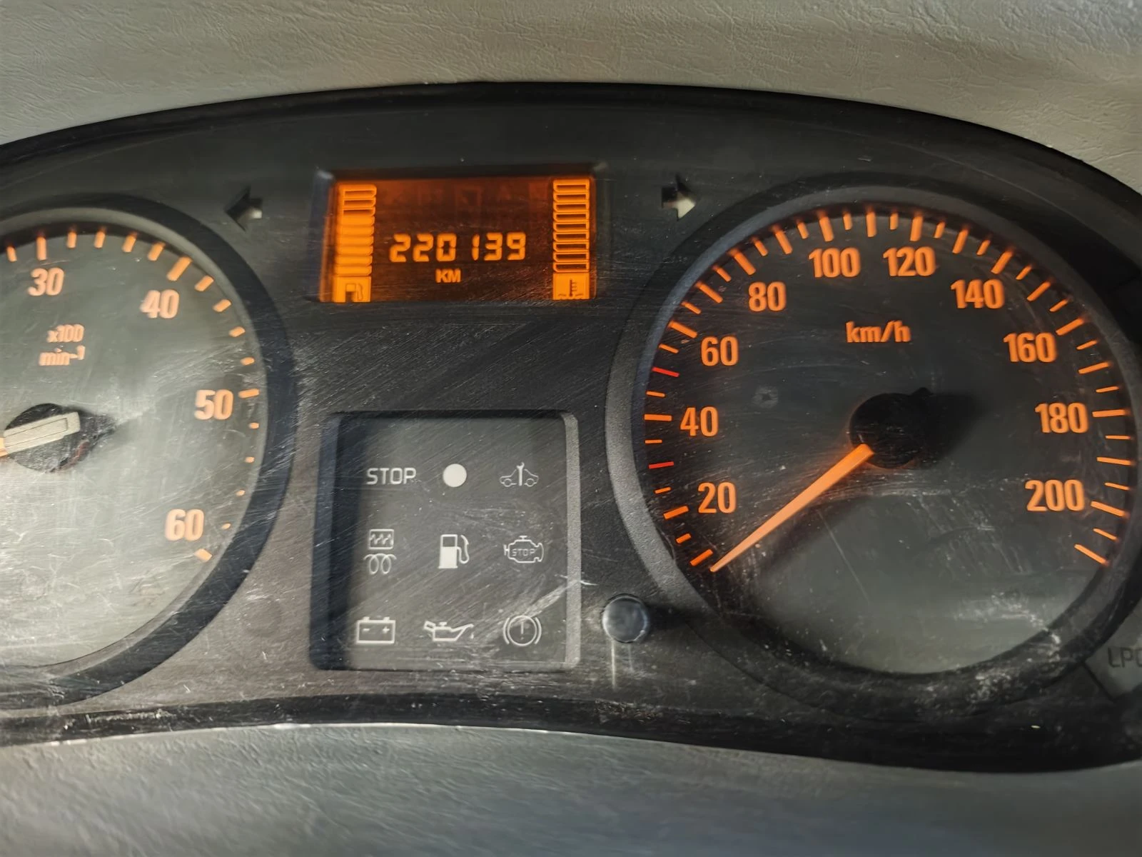 Opel Vivaro 1.9 CDTI, снимка 9 - Бусове и автобуси - 56440641