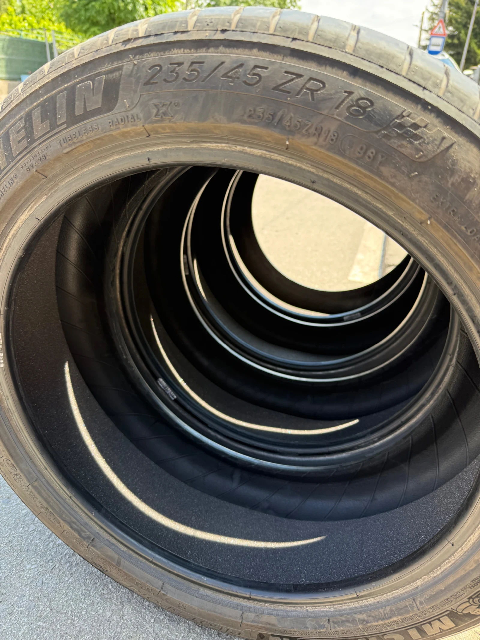 Гуми Летни 235/45R18, снимка 2 - Гуми и джанти - 54635616