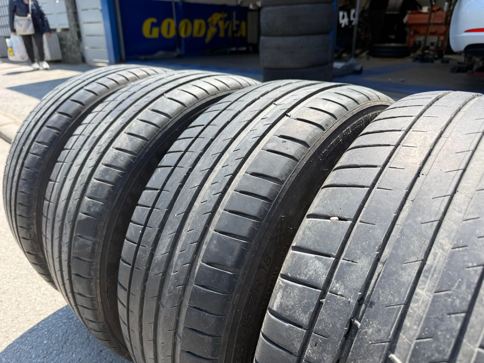 Гуми Летни 235/45R18