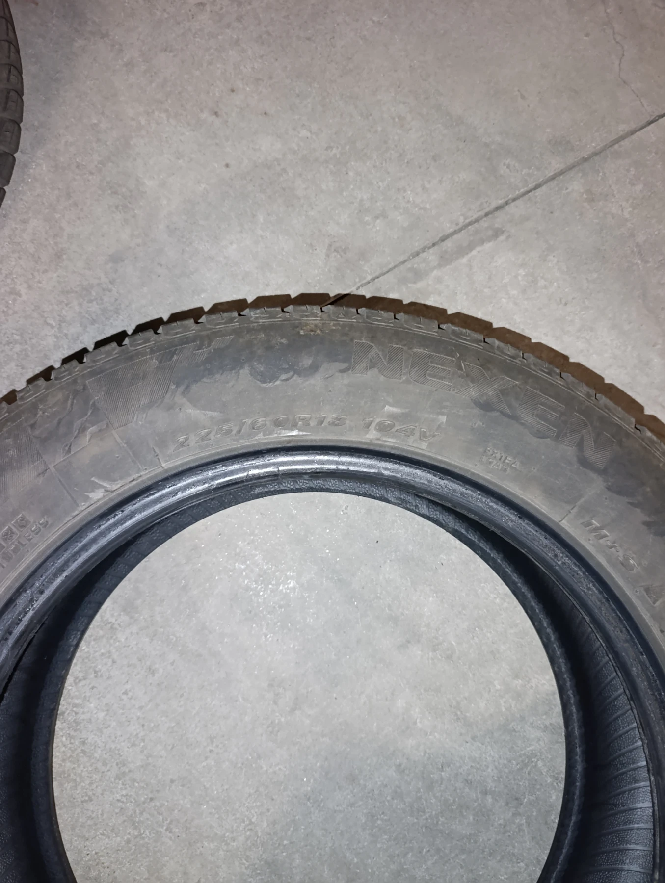 Гуми Всесезонни 225/60R18, снимка 2 - Гуми и джанти - 54879580