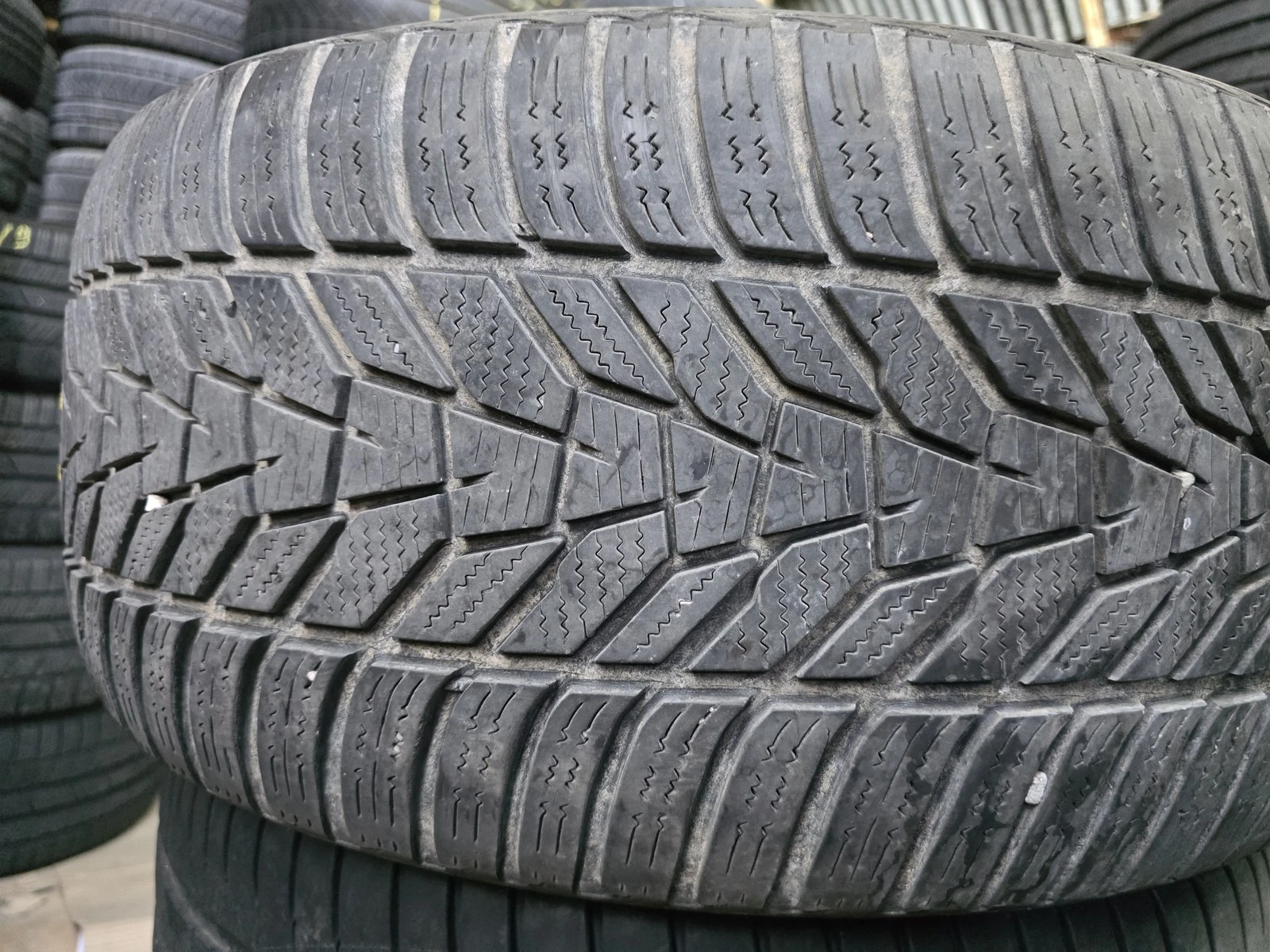 Гуми Зимни 255/40R19