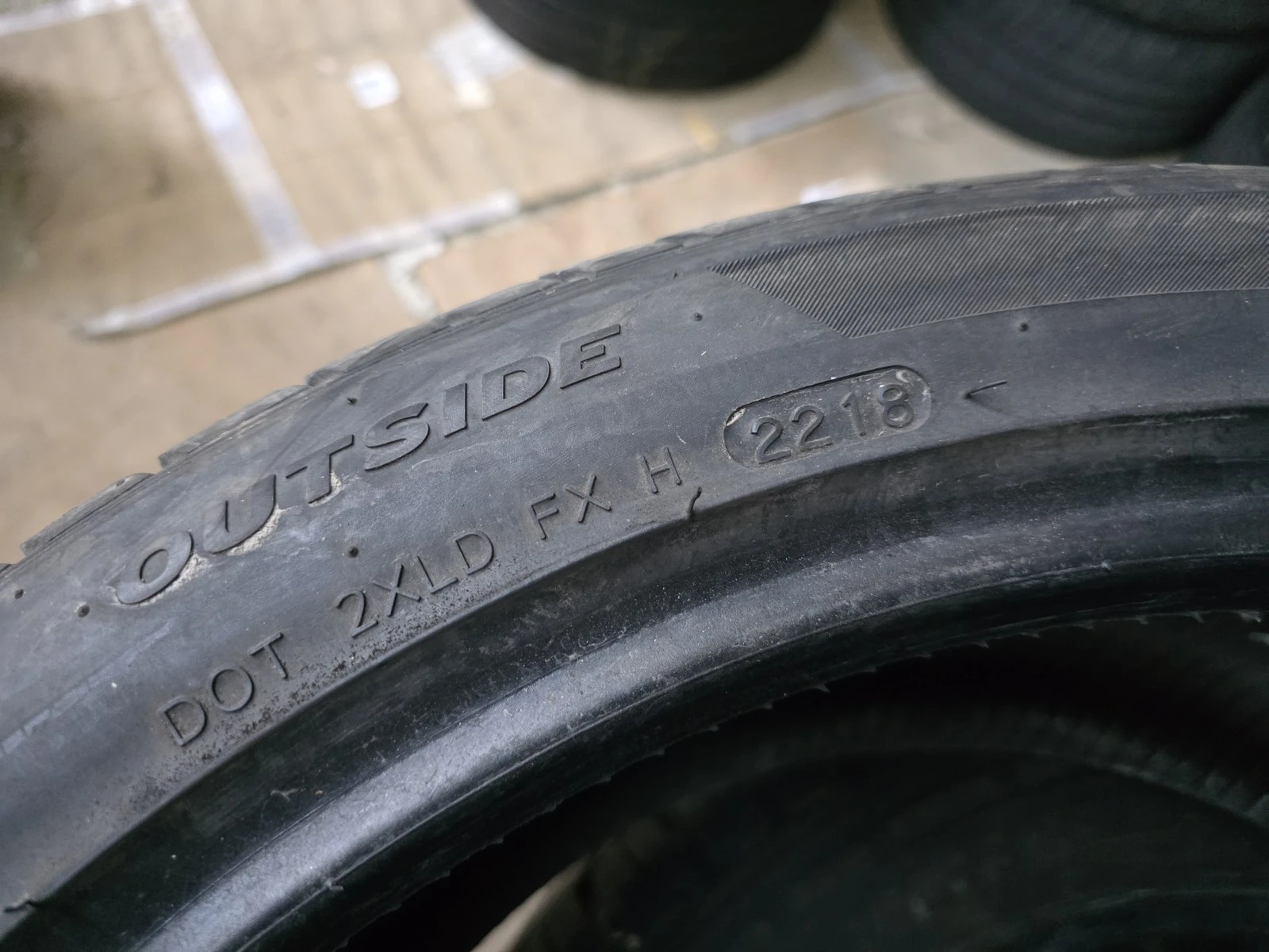 Гуми Зимни 255/40R19, снимка 8 - Гуми и джанти - 56664361