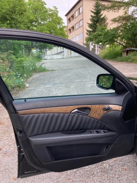 Mercedes-Benz E 320, снимка 10