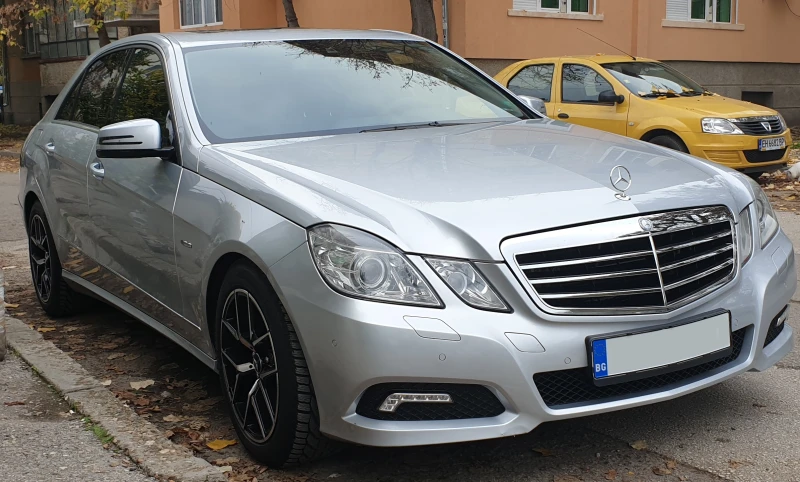 Mercedes-Benz E 350 BlueEFFICIENCY, снимка 9 - Автомобили и джипове - 46925545