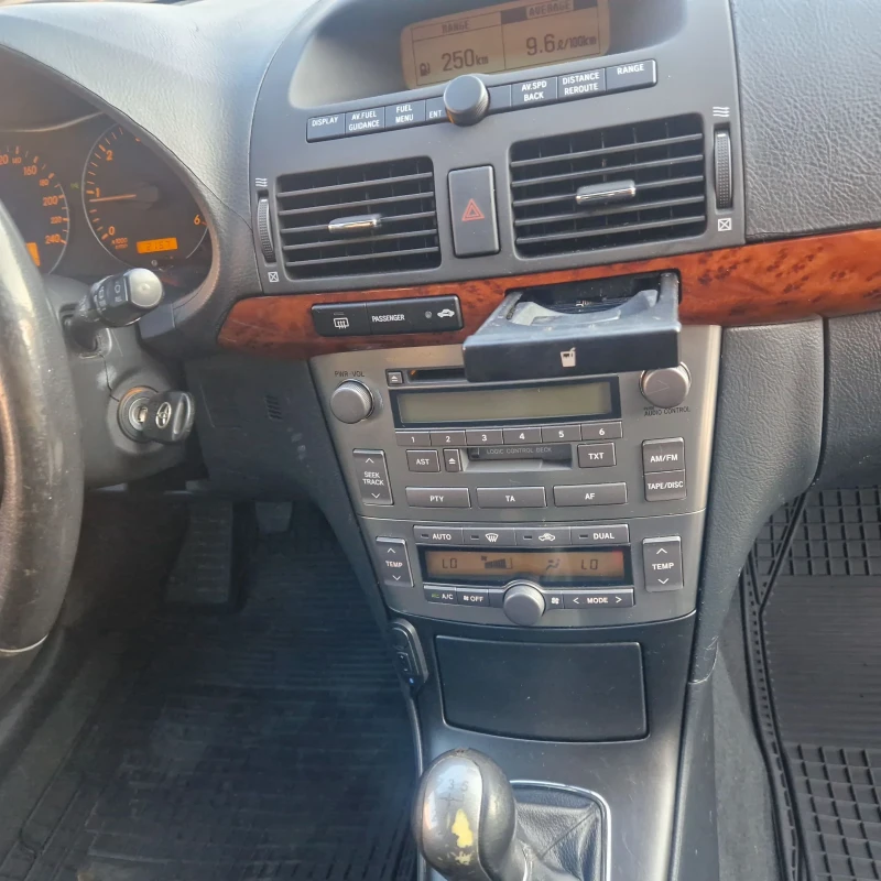 Toyota Avensis 2, 0 DCDI, снимка 8 - Автомобили и джипове - 51302778