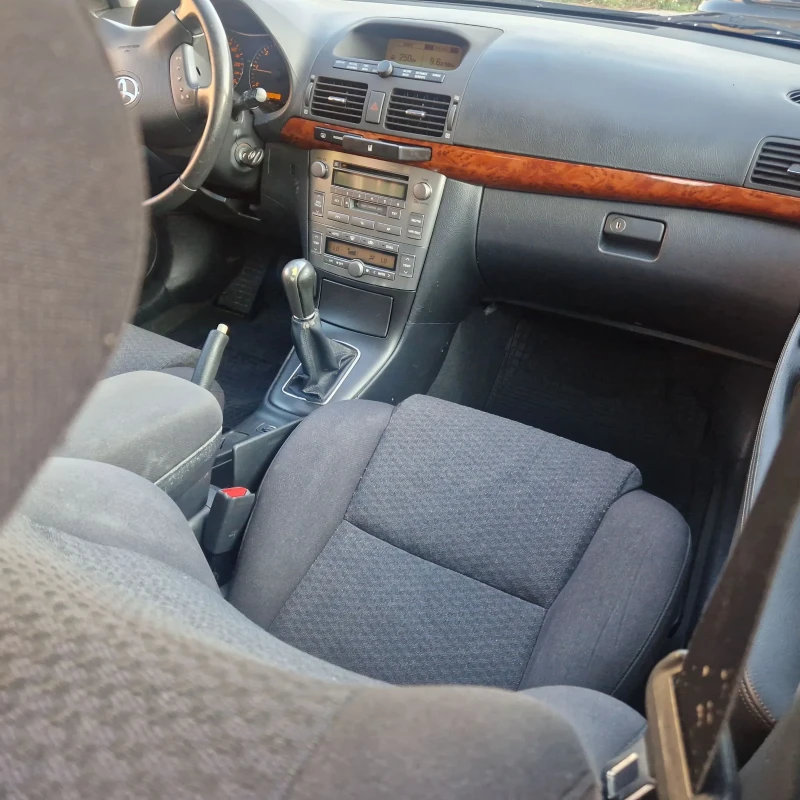 Toyota Avensis 2, 0 DCDI, снимка 10 - Автомобили и джипове - 51302778