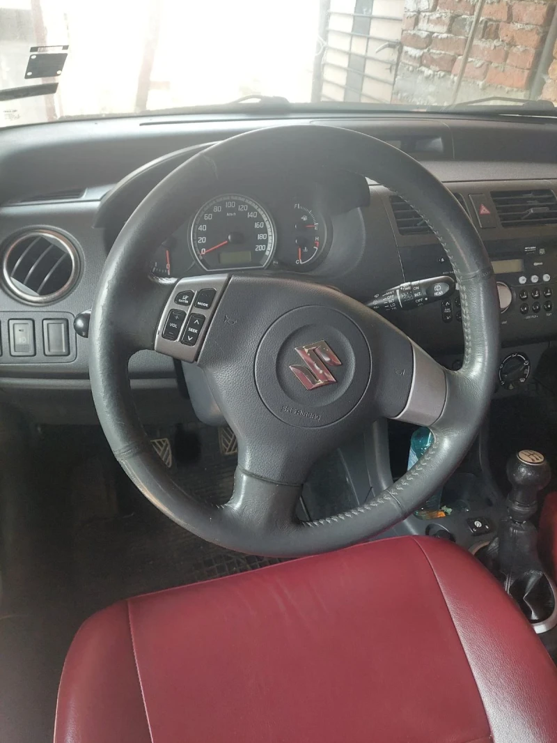 Suzuki Swift 1.3, снимка 8 - Автомобили и джипове - 52720929