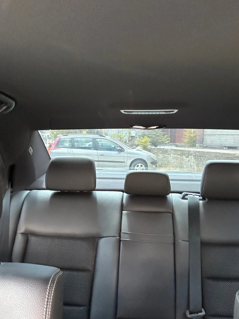 Mercedes-Benz E 350 4 MATIC, снимка 13 - Автомобили и джипове - 52996354