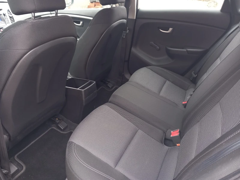 Hyundai I30 1.4i 6ск 100кс, снимка 11 - Автомобили и джипове - 53458138