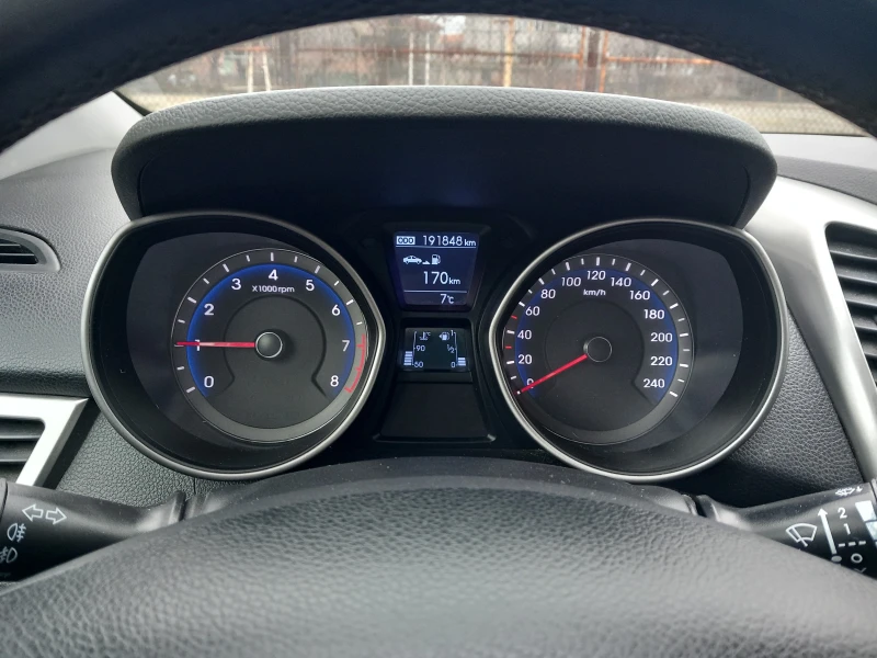 Hyundai I30 1.4i 6ск 100кс, снимка 13 - Автомобили и джипове - 53458138