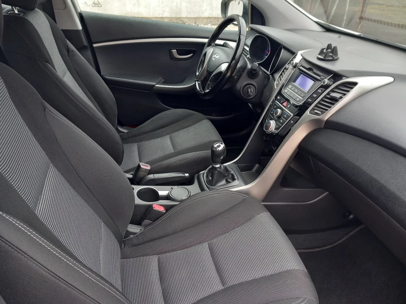 Hyundai I30 1.4i 6ск 100кс, снимка 10 - Автомобили и джипове - 53458138