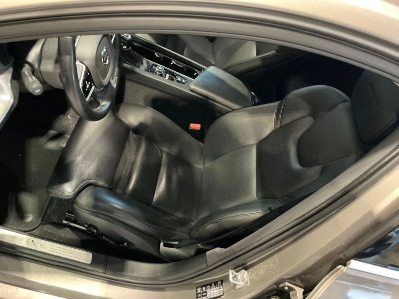 Volvo V60 D4 Inscription/Pano/HarmanKardon/Подгрев, снимка 6 - Автомобили и джипове - 53530192