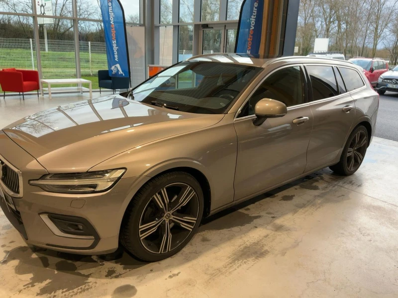 Volvo V60 D4 Inscription/Pano/HarmanKardon/Подгрев, снимка 3 - Автомобили и джипове - 53530192