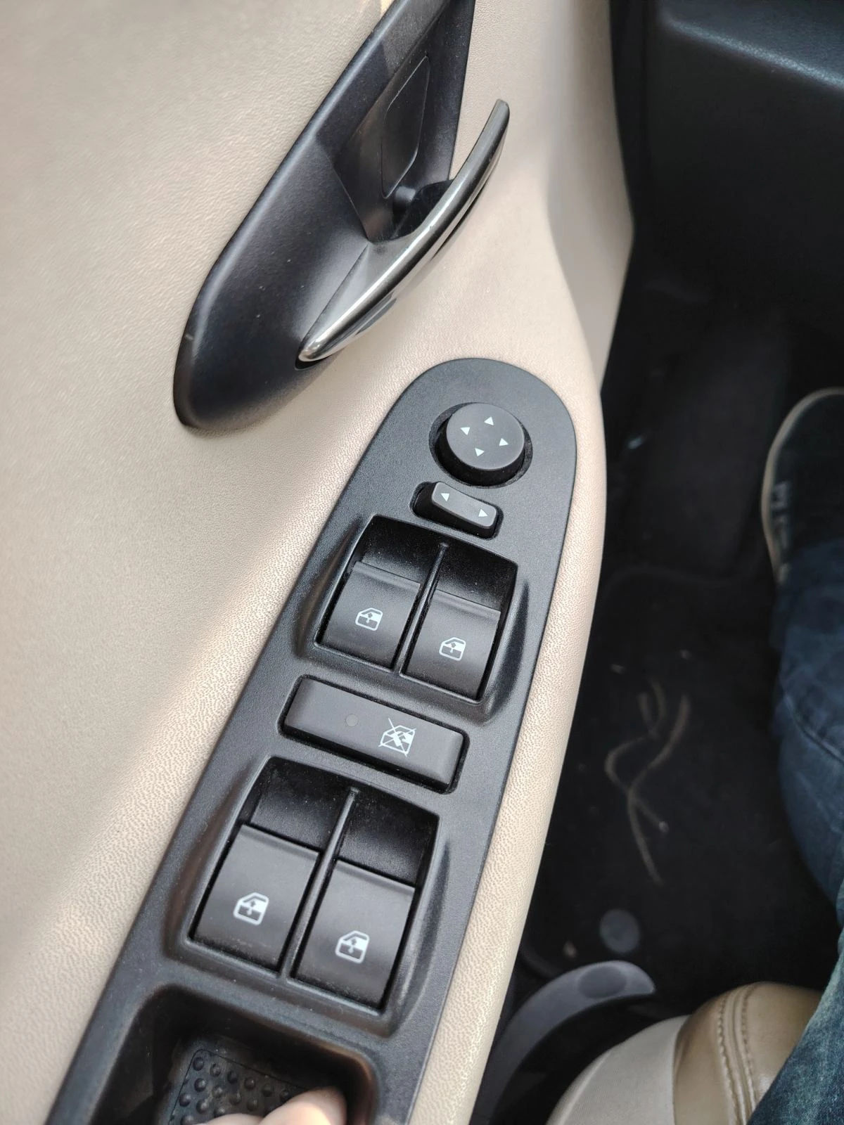 Lancia Ypsilon YXG11 - изображение 10