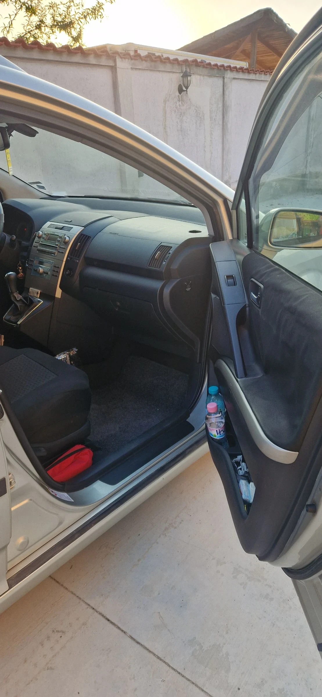 Toyota Corolla verso 1.8 LPC - изображение 8