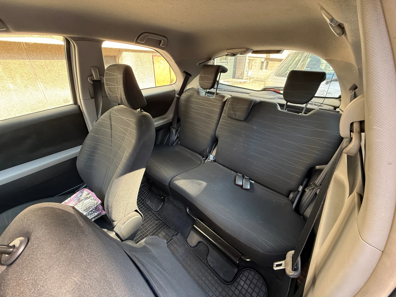 Toyota Yaris  - изображение 8