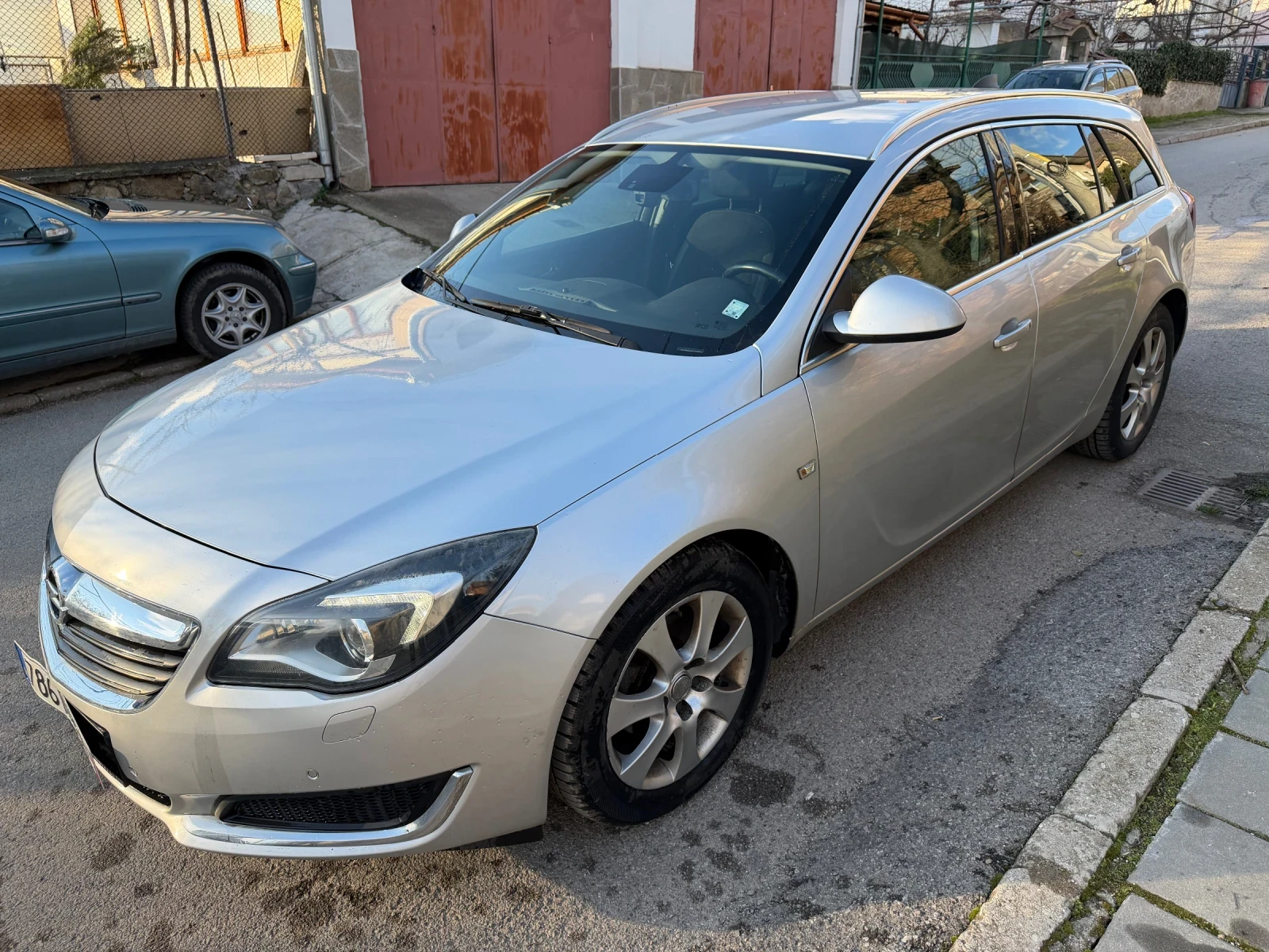 Opel Insignia, снимка 2 - Автомобили и джипове - 53586472