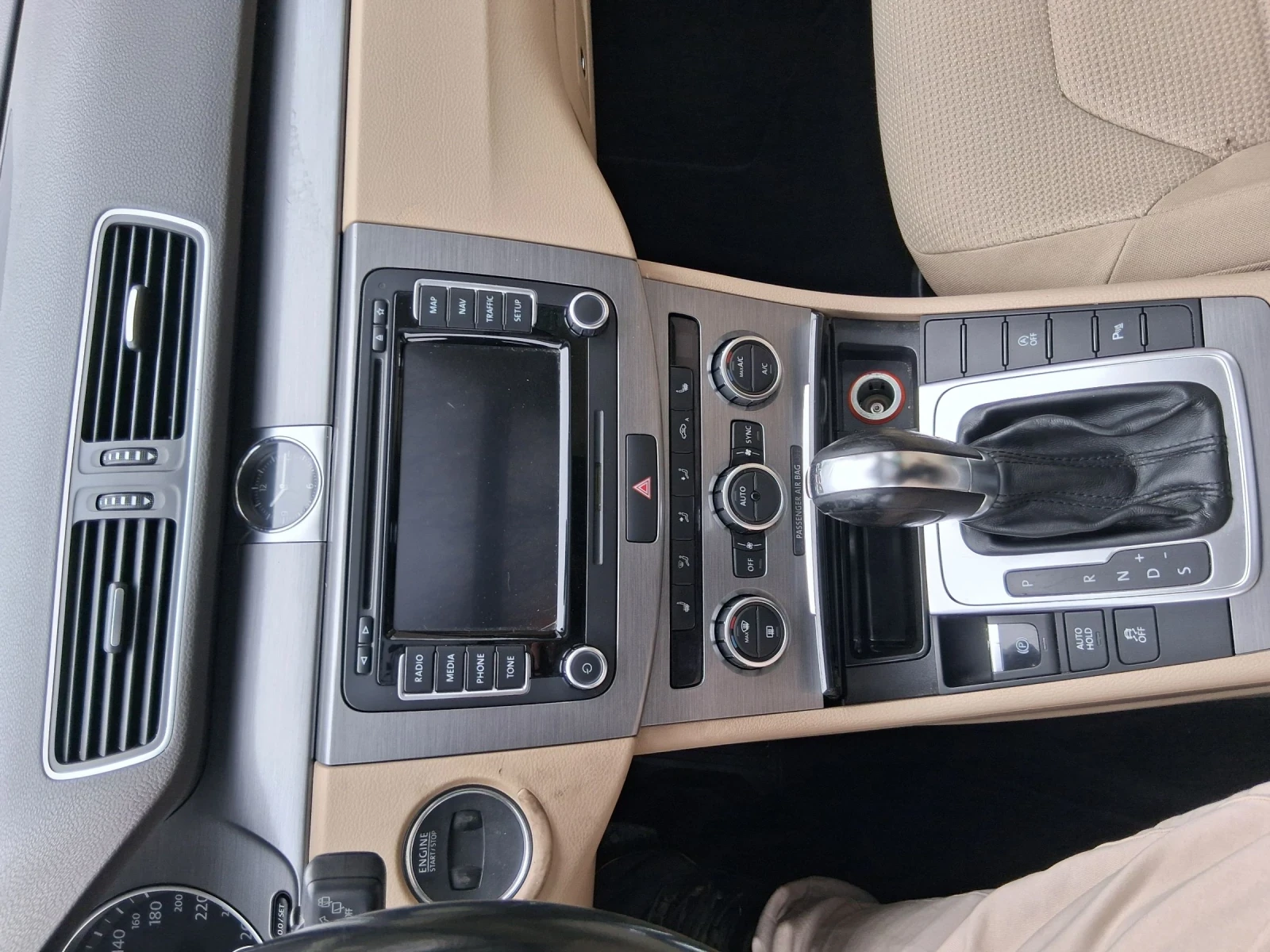 VW Passat 2.0ТДИ 140коня Автоматик, снимка 9 - Автомобили и джипове - 53887979