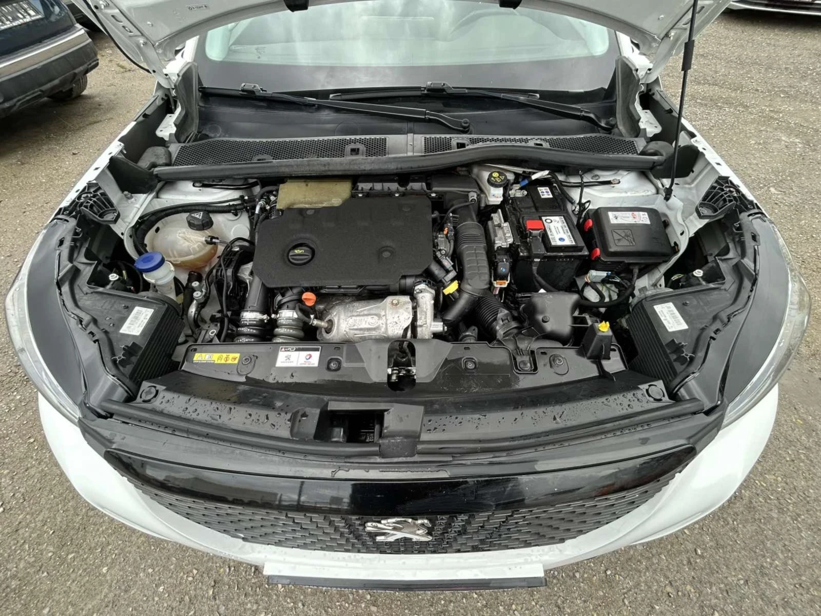 Peugeot 2008 1.5 HDI 110 * NAVI * ACC * , снимка 17 - Автомобили и джипове - 54349148