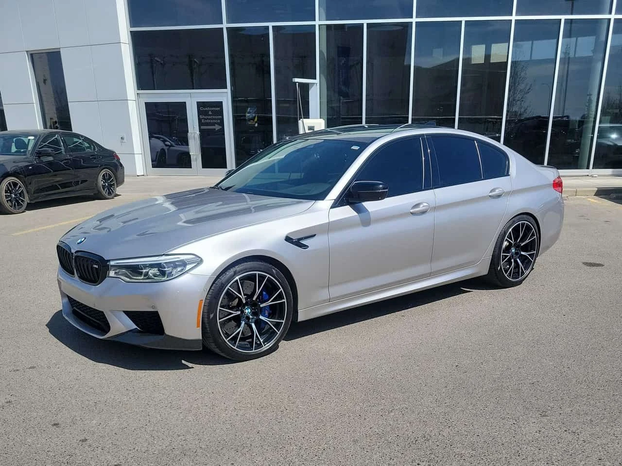 BMW M5 * Sedan * PANO* KEYLESS* ПОДГРЕВ* 