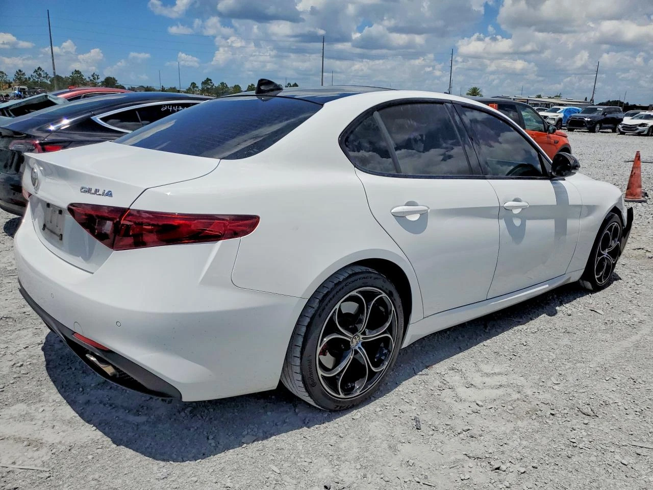 Alfa Romeo Giulia AWD* Q4* ПОДГРЕВ* ПАНОРАМА* КАМЕРА* KEYLESS* , снимка 4 - Автомобили и джипове - 55431103