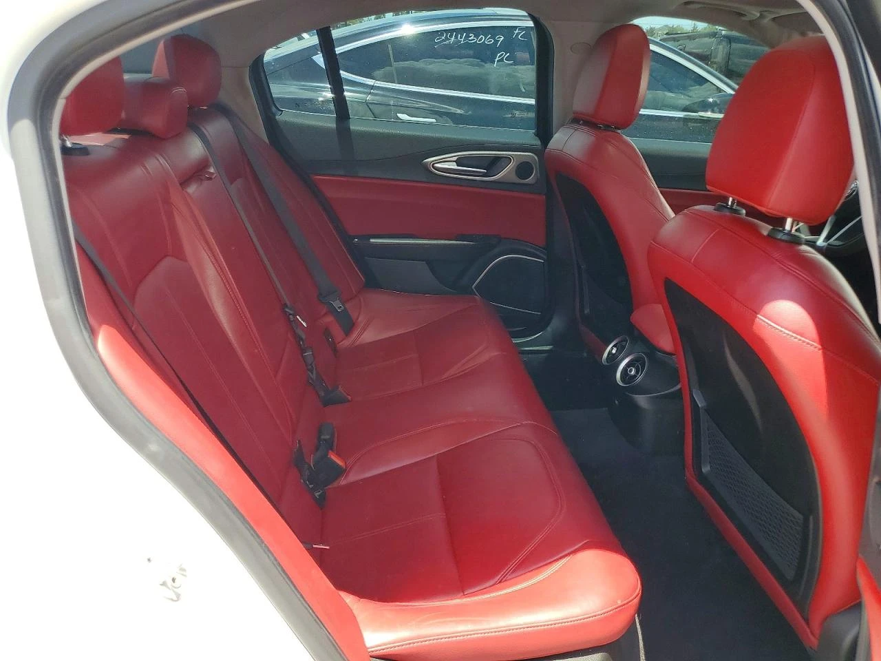 Alfa Romeo Giulia AWD* Q4* ПОДГРЕВ* ПАНОРАМА* КАМЕРА* KEYLESS* , снимка 10 - Автомобили и джипове - 55431103