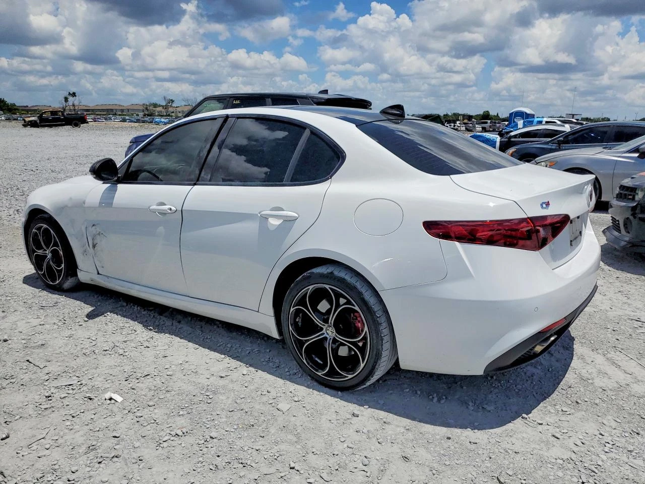 Alfa Romeo Giulia AWD* Q4* ПОДГРЕВ* ПАНОРАМА* КАМЕРА* KEYLESS* , снимка 5 - Автомобили и джипове - 55431103