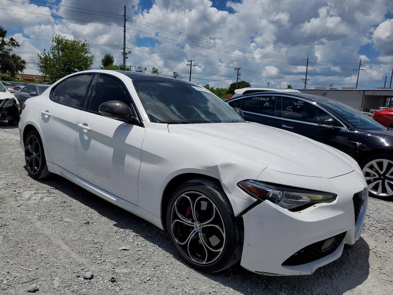 Alfa Romeo Giulia AWD* Q4* ПОДГРЕВ* ПАНОРАМА* КАМЕРА* KEYLESS* , снимка 2 - Автомобили и джипове - 55431103