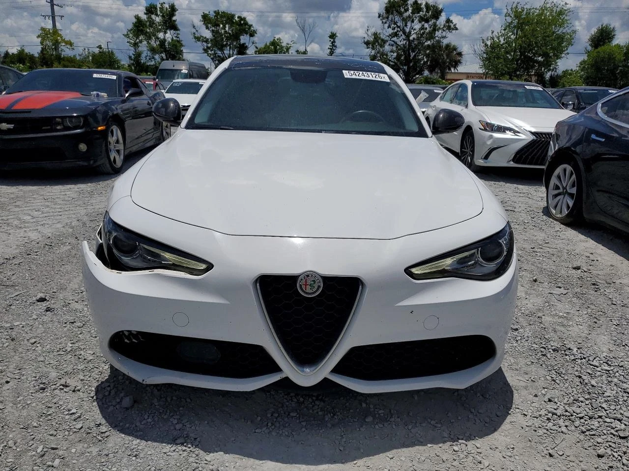 Alfa Romeo Giulia AWD* Q4* ПОДГРЕВ* ПАНОРАМА* КАМЕРА* KEYLESS* , снимка 3 - Автомобили и джипове - 55431103