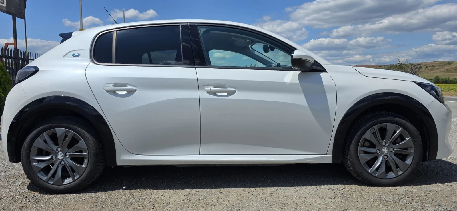Peugeot 208 Electric drive/50KWh/Full Led, снимка 3 - Автомобили и джипове - 56232471
