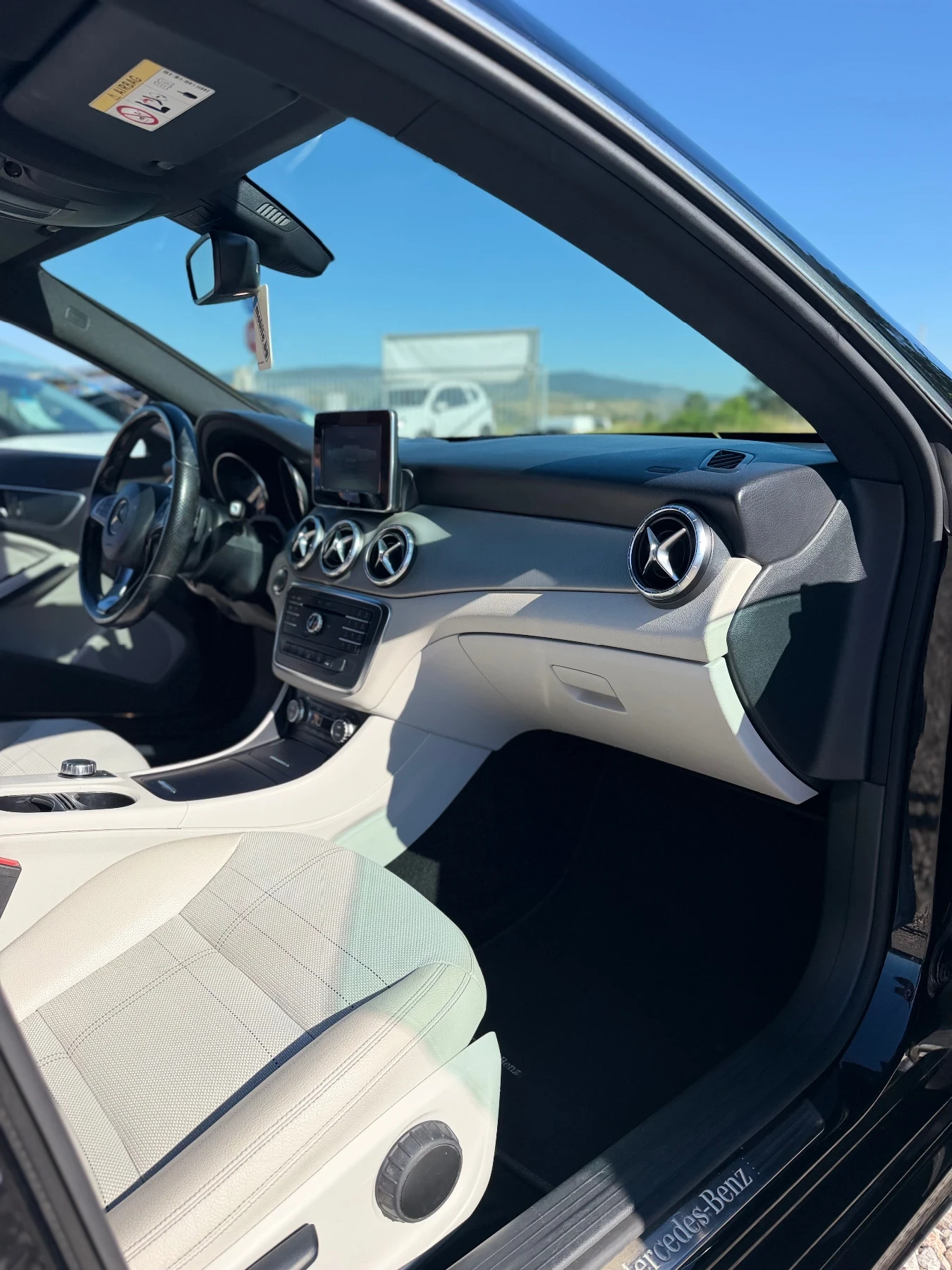 Mercedes-Benz CLA 220 AMG, снимка 7 - Автомобили и джипове - 56325304